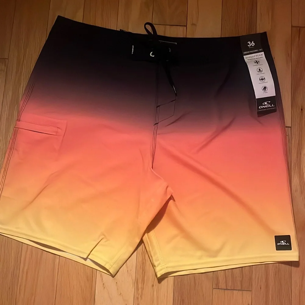 NWT Men’s Multi Colored HYPERFREAK HEATFADE 19” Board Short. Size W 30” L 19”